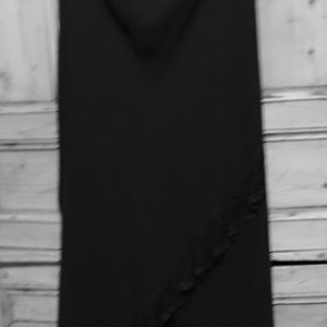 Élégant Silk black skirt lined with lace at hem.